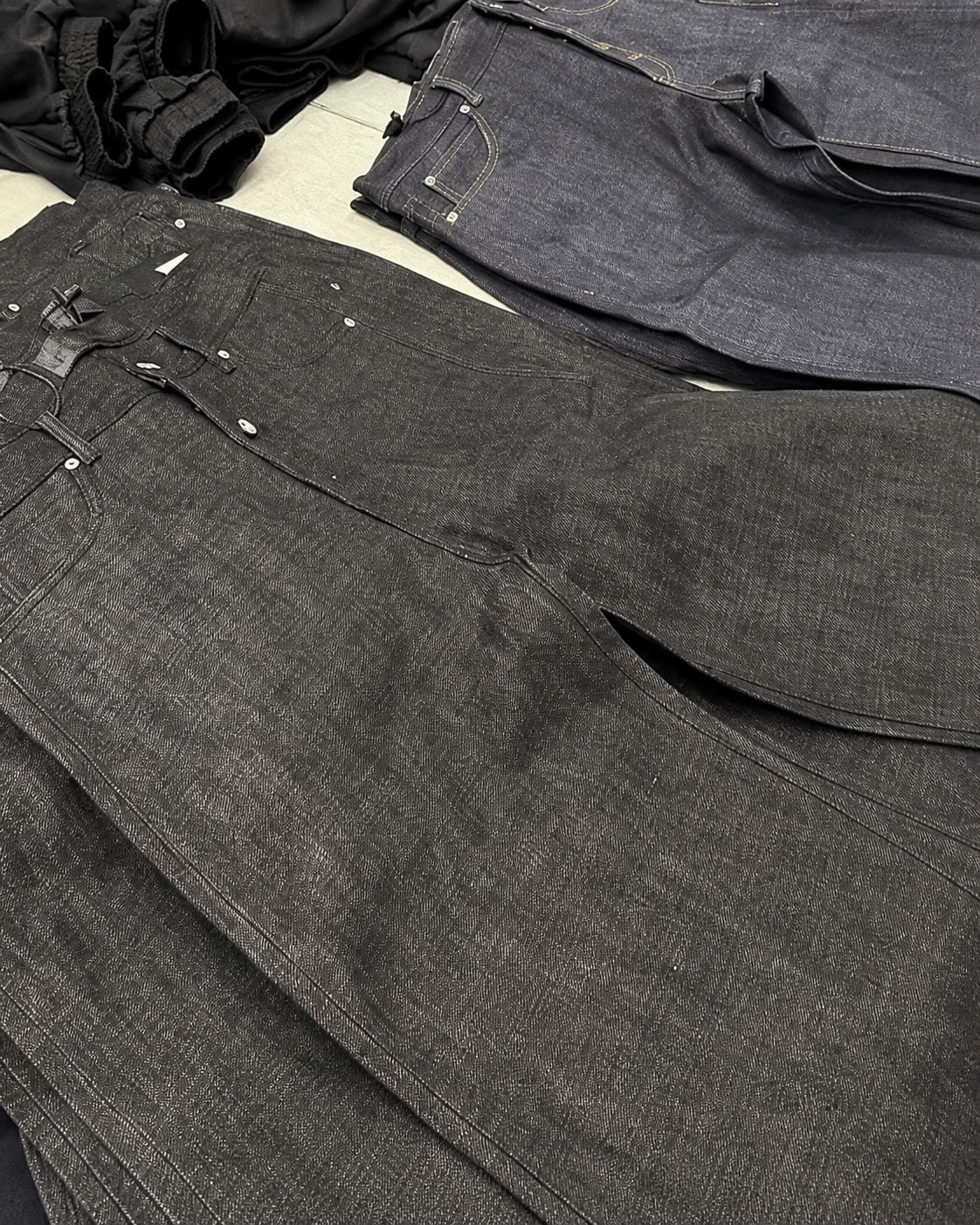 Felix Regem raw denim jeans pocket and stitching detail